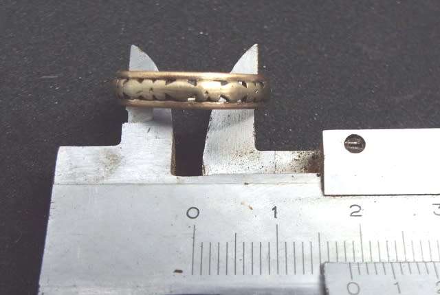 NICE vintage 9ct gold ring