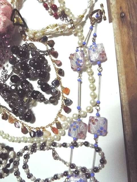 NICE vintage NECKLACES LOT