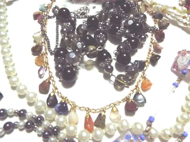 NICE vintage NECKLACES LOT