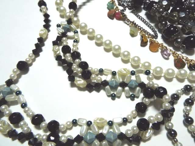 NICE vintage NECKLACES LOT