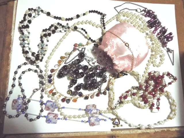 NICE vintage NECKLACES LOT