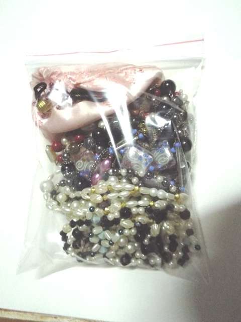 NICE vintage NECKLACES LOT