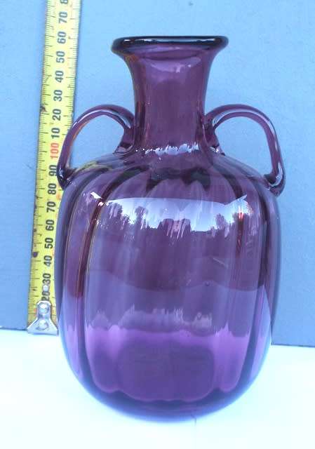 VINTAGE RETRO STYLE PURPLE GLASS VASE