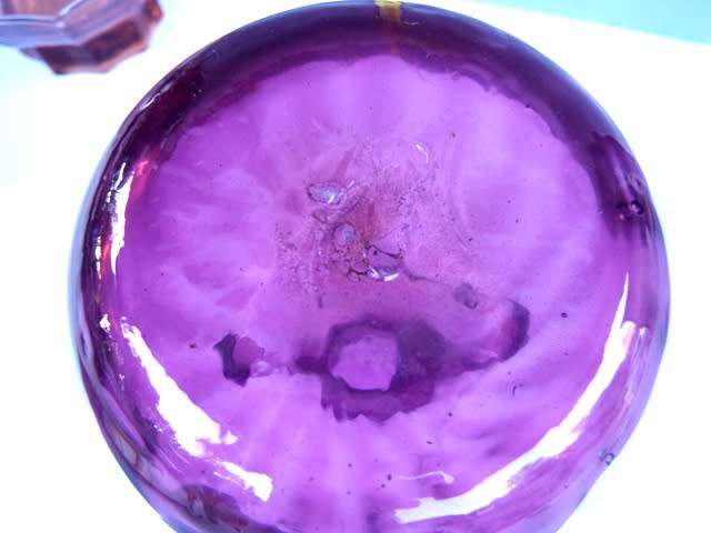 VINTAGE RETRO STYLE PURPLE GLASS VASE