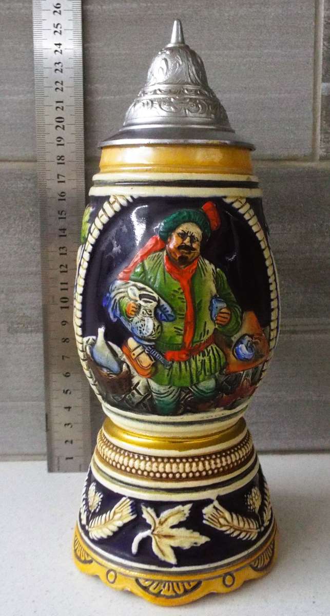 WOW,,,,,Beer Stein West German (MUSIC BOX ) Ceramic Metal Lid Hand Painted Barware Stein 100%