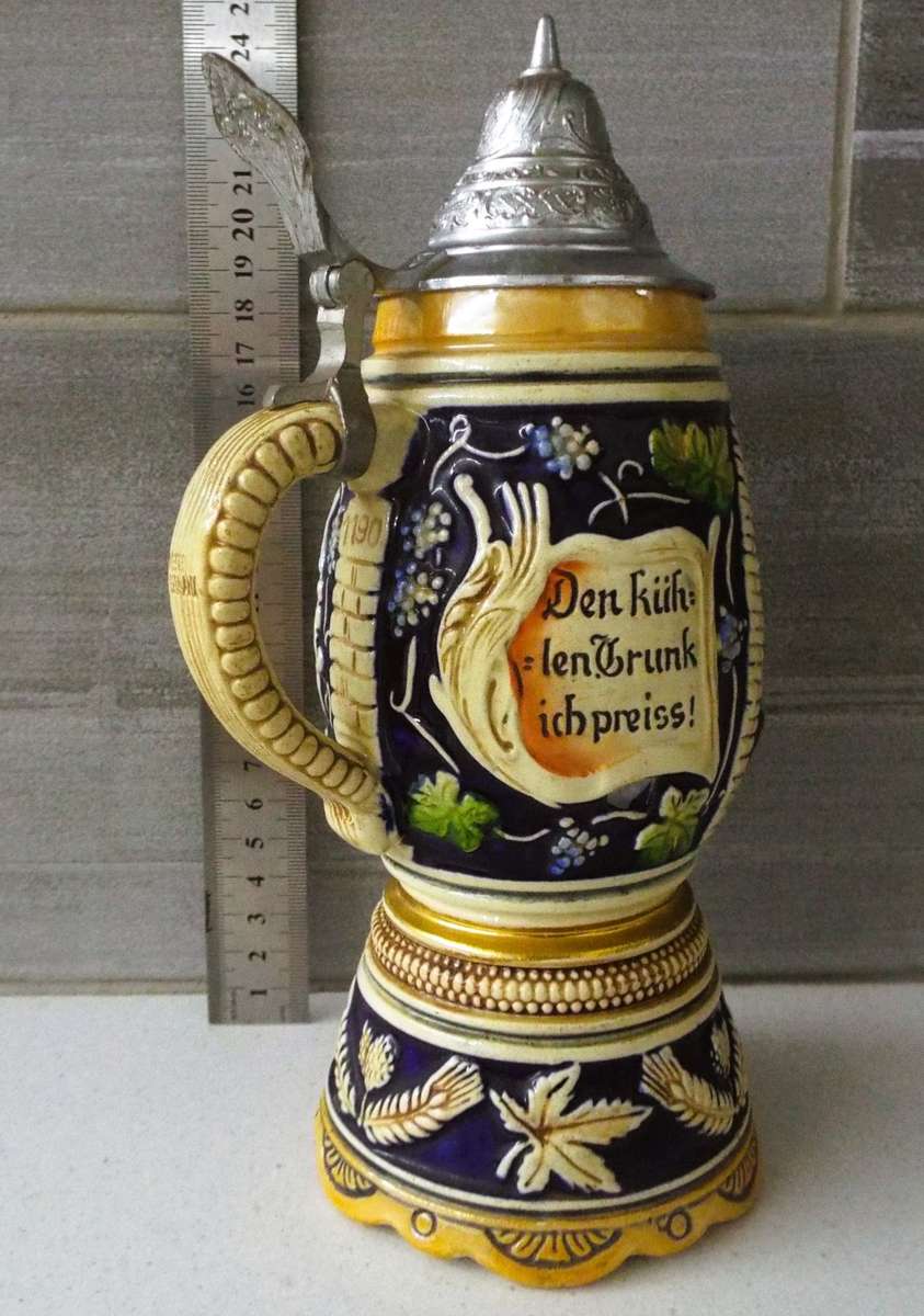 WOW,,,,,Beer Stein West German (MUSIC BOX ) Ceramic Metal Lid Hand Painted Barware Stein 100%
