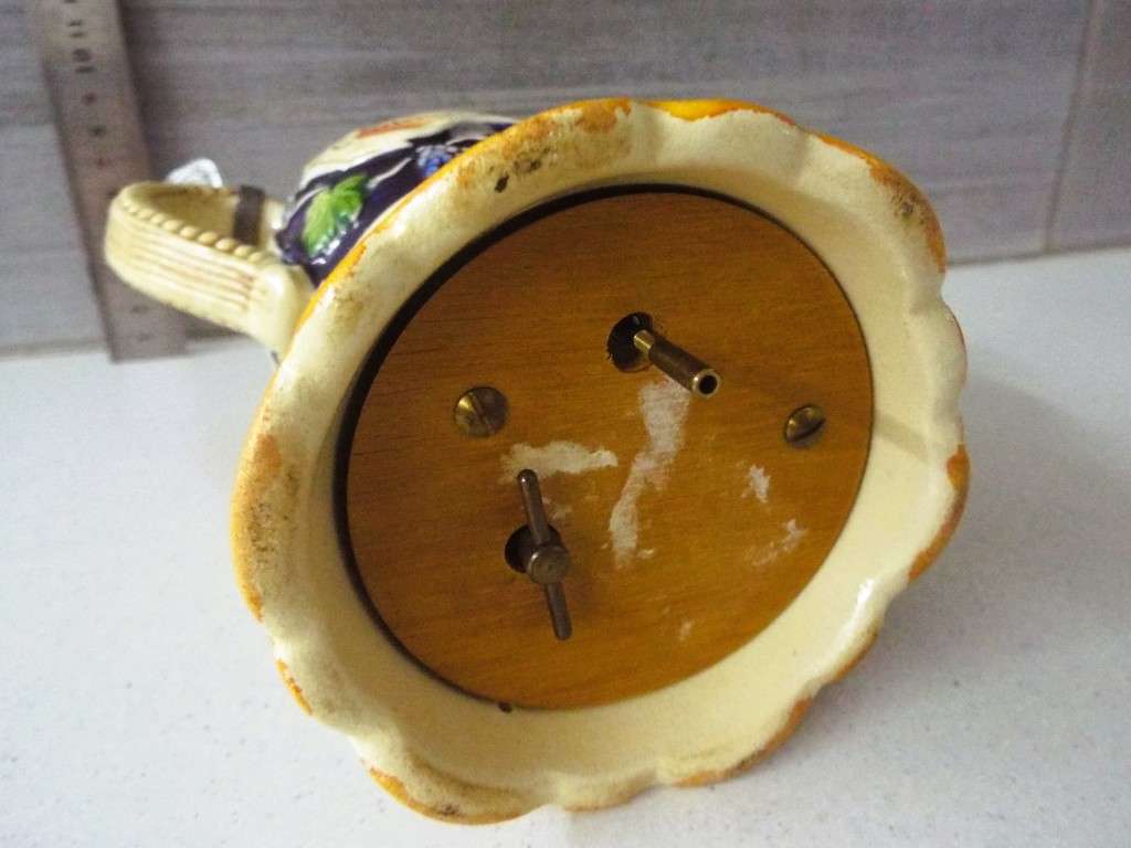 WOW,,,,,Beer Stein West German (MUSIC BOX ) Ceramic Metal Lid Hand Painted Barware Stein 100%