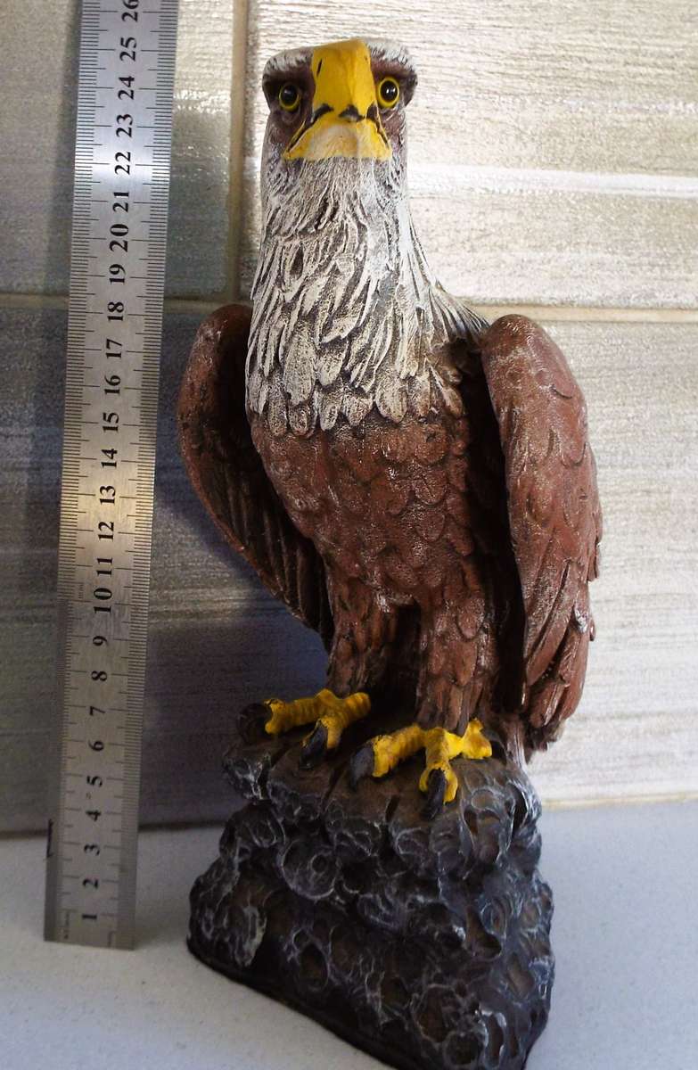Vintage Bald Eagel figurine  ,,dont miss out