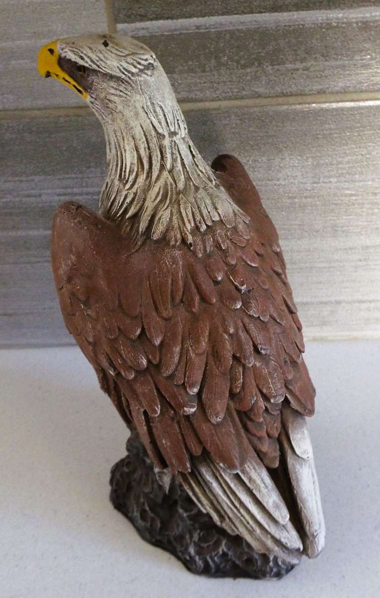 Vintage Bald Eagel figurine  ,,dont miss out