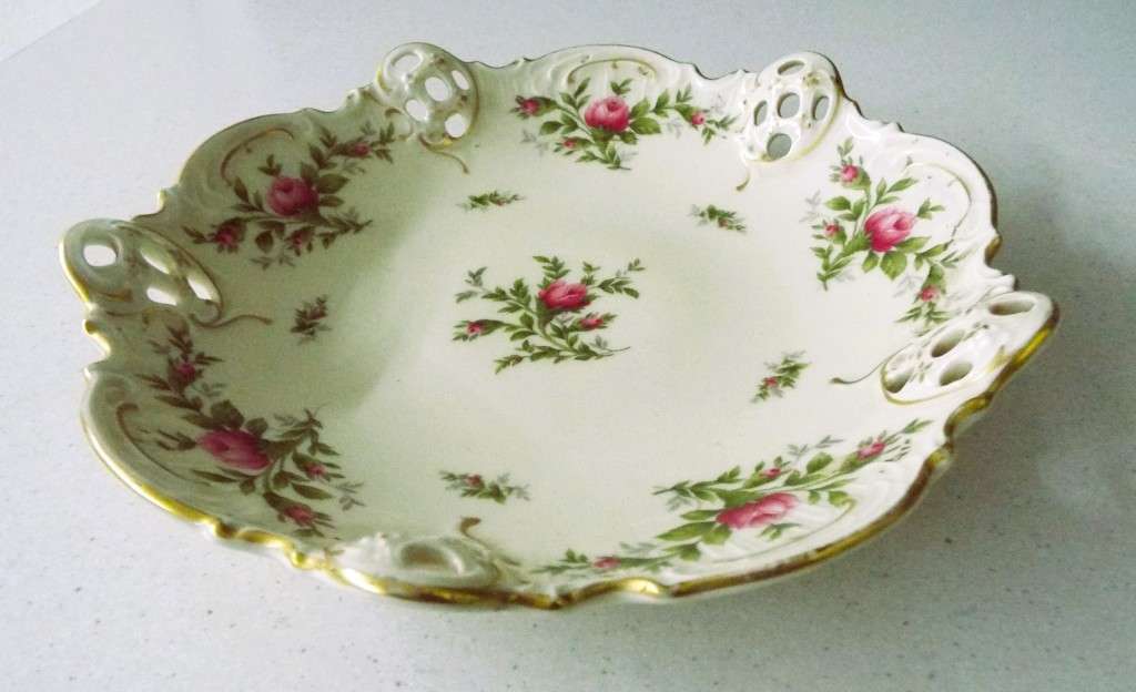 Vintige Rosen Thale Germany Hand decorated white gold plate