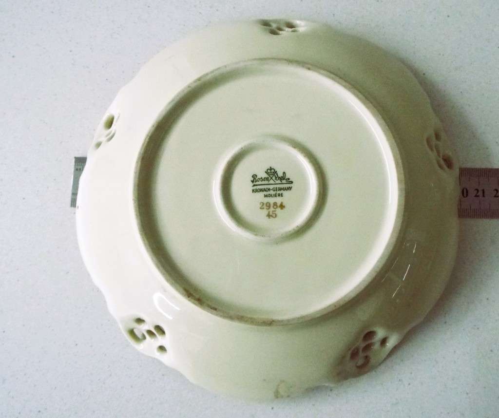 Vintige Rosen Thale Germany Hand decorated white gold plate