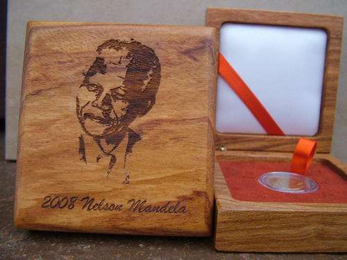 Very nice wooden box with 2008 R5 nice gift,,,Madiba.....
