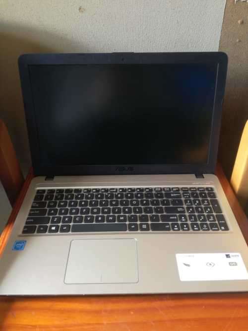 ASUS X540 (MINT CONDITION) **PLEASE READ**