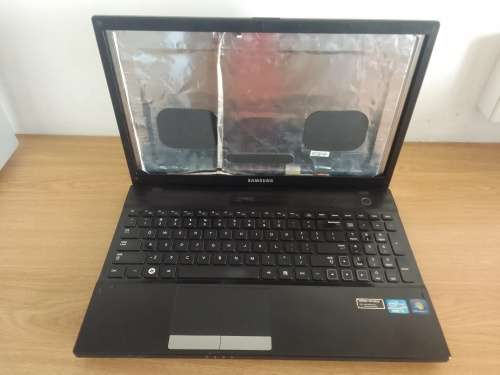 Nvidia GT 520 GFX/Core i5/4 Gig Ram/500 Gig Hdd Samsung NP300 ( NEEDS SCREEN)