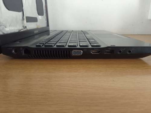Nvidia GT 520 GFX/Core i5/4 Gig Ram/500 Gig Hdd Samsung NP300 ( NEEDS SCREEN)