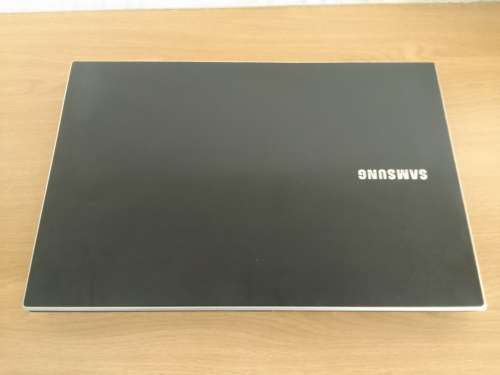 Nvidia GT 520 GFX/Core i5/4 Gig Ram/500 Gig Hdd Samsung NP300 ( NEEDS SCREEN)