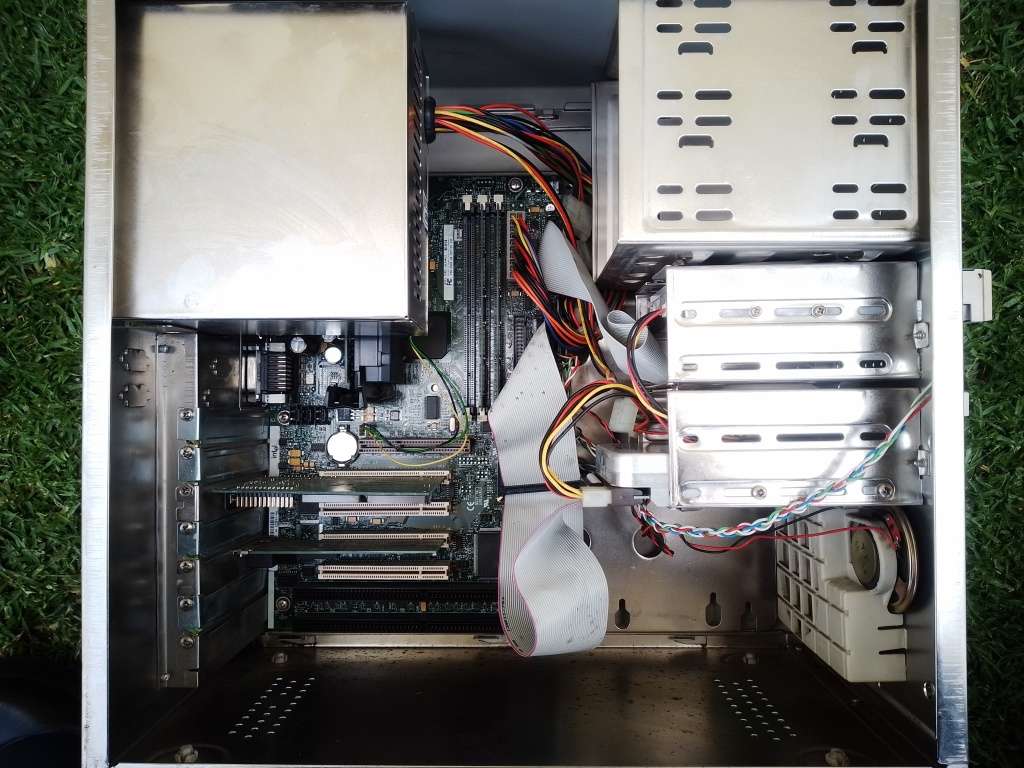 AN ABSOLUTE VINTAGE COMPUTER - WINDOWS 95 - EXCELLENT WORKING ORDER!