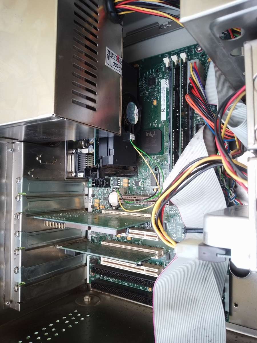 AN ABSOLUTE VINTAGE COMPUTER - WINDOWS 95 - EXCELLENT WORKING ORDER!