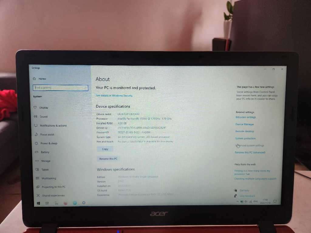 ACER ASPIRE ES1 - 571 RED EDITION LAPTOP - EXCELLENT CONDITION!!!