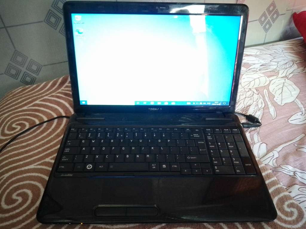 CORE i5 CPU/2 Gig Ram/500 Gig HDD --- TOSHIBA L650 LAPTOP