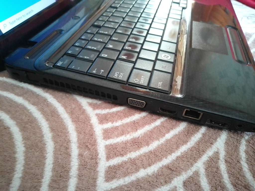 CORE i5 CPU/2 Gig Ram/500 Gig HDD --- TOSHIBA L650 LAPTOP