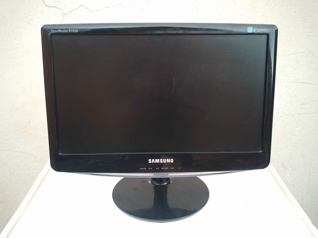 SAMSUNG 19` WIDE DESKTOP MONITOR
