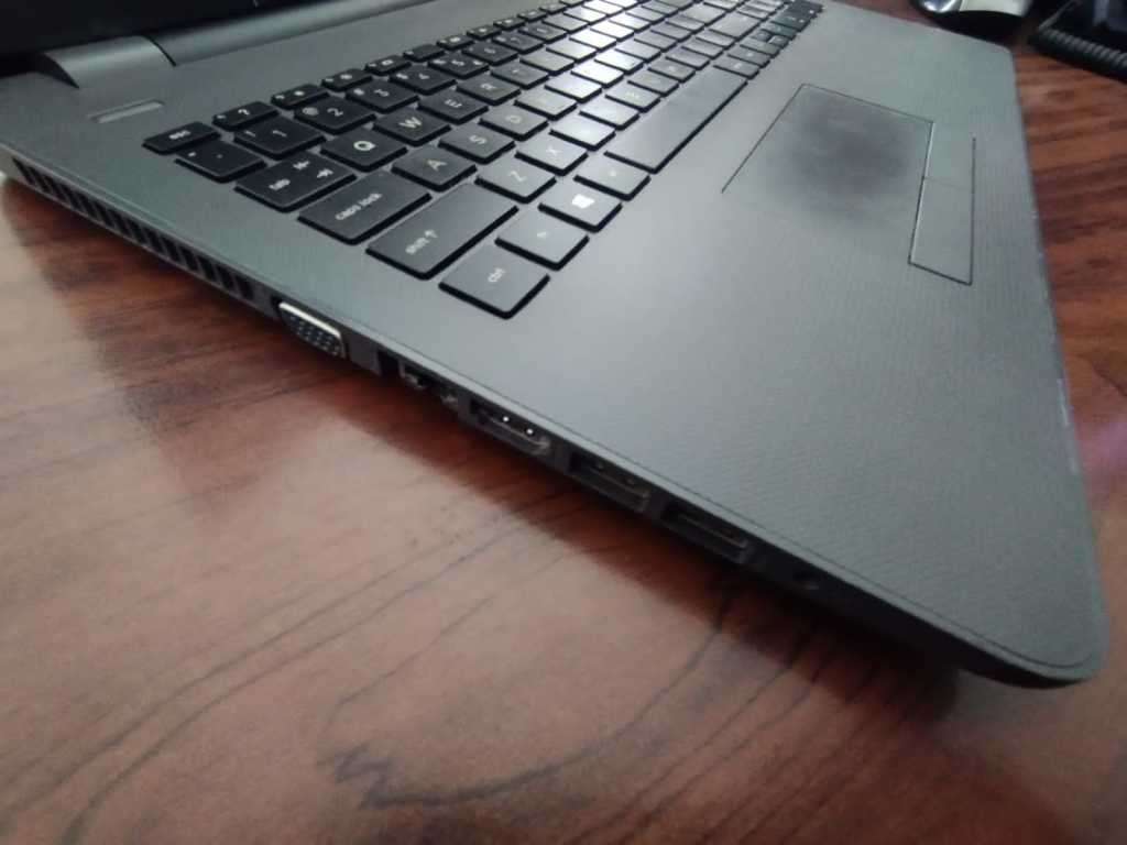 HP G250 G6 - 120 GIG SSD,4 GIG RAM, CORE i3 6006U CPU, INTEL 520 HD GFX -- BRAND NEW BATTERY