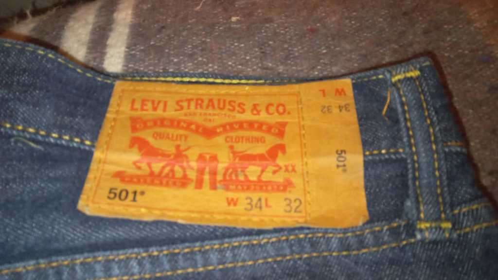 ORIGINAL Mens 501 Levi Jeans W34L32 Still Basically New.