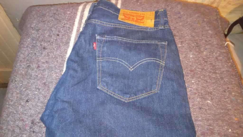 ORIGINAL Mens 501 Levi Jeans W34L32 Still Basically New.