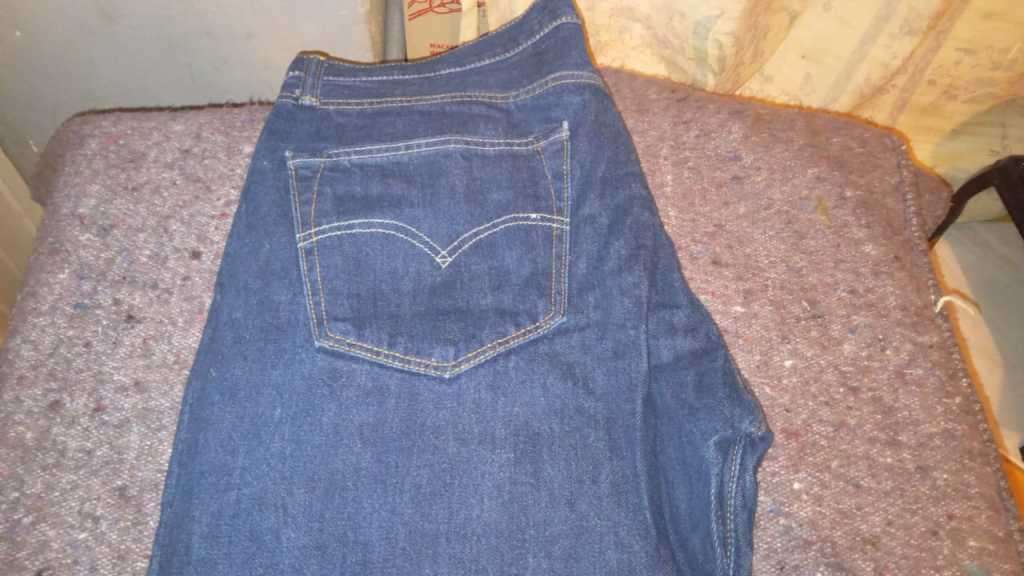 ORIGINAL Mens 501 Levi Jeans W34L32 Still Basically New.
