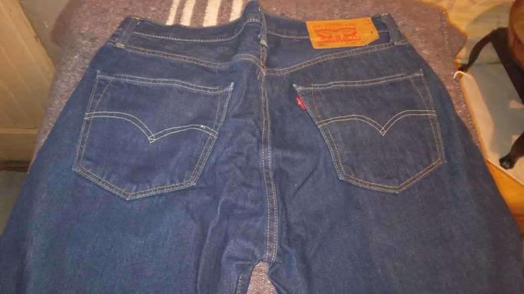 ORIGINAL Mens 501 Levi Jeans W34L32 Still Basically New.