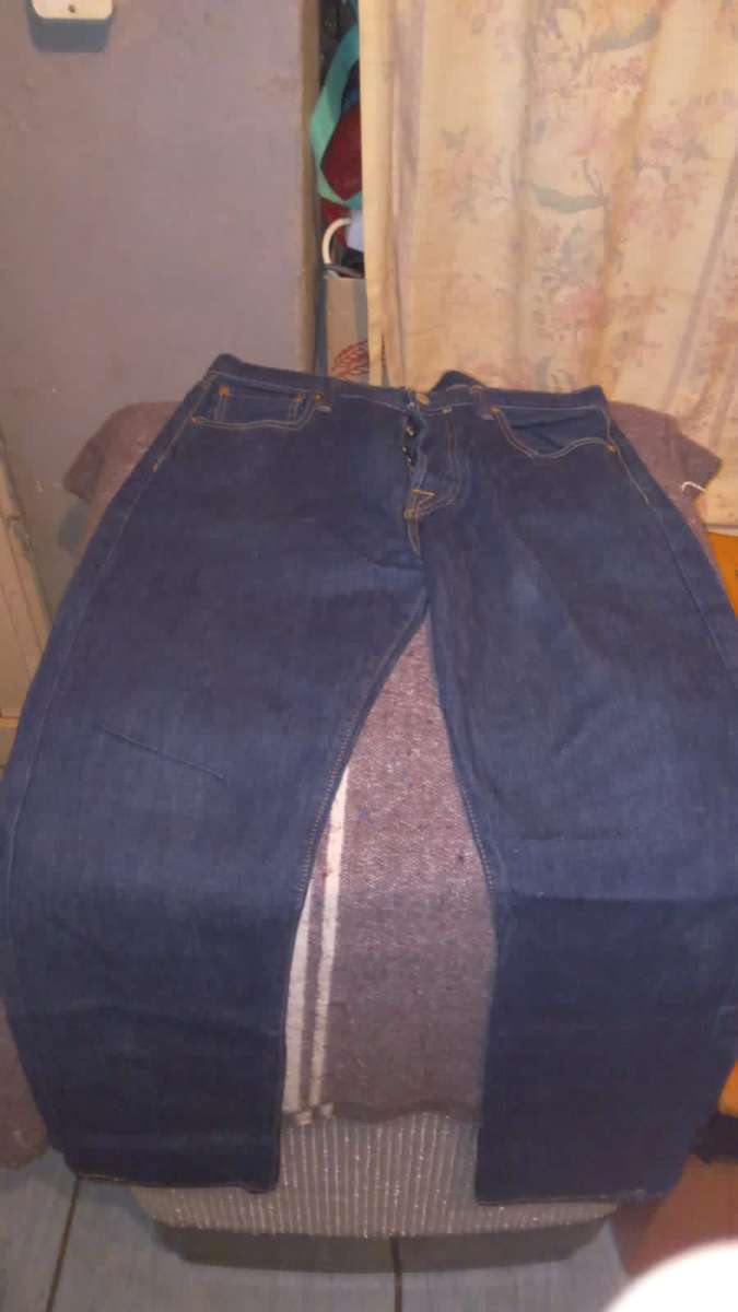 ORIGINAL Mens 501 Levi Jeans W34L32 Still Basically New.