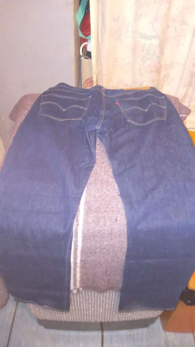 ORIGINAL Mens 501 Levi Jeans W34L32 Still Basically New.