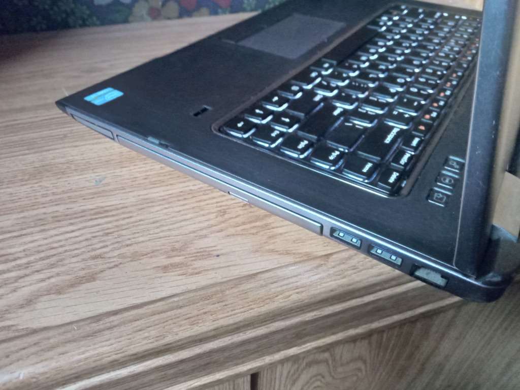 Dell Vostro 3560 _ i7 CPU/8Gig Ram/1Tb Hdd/Backlit Keyboard Laptop