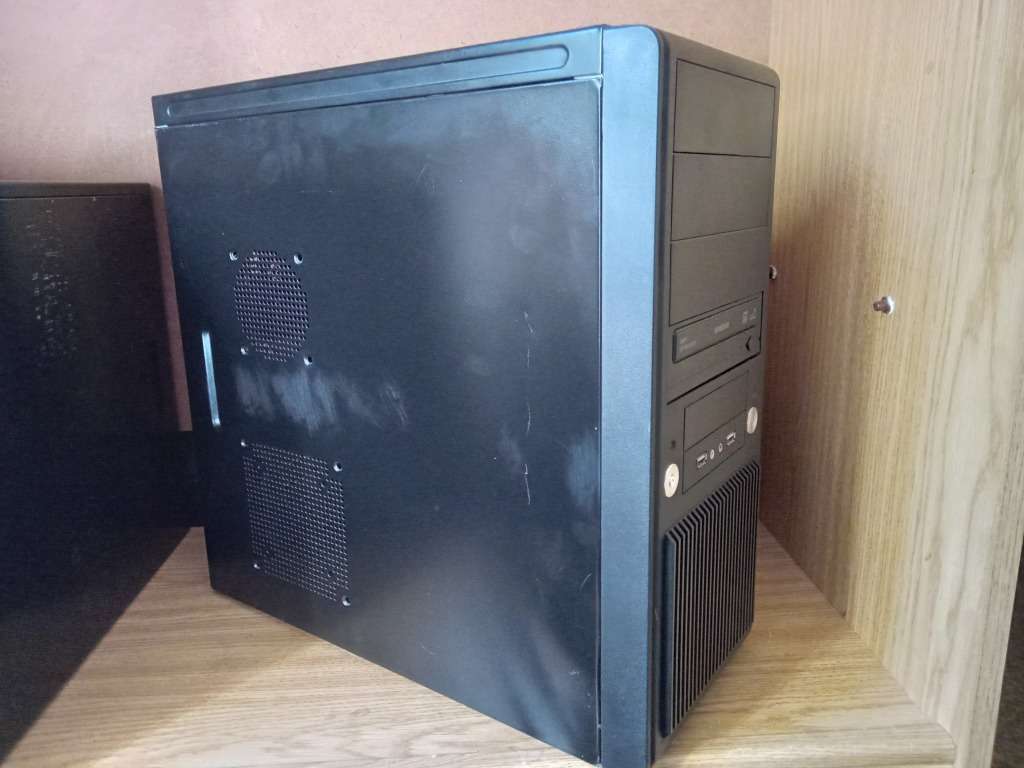 VERY CLEAN DESKTOP COMPUTER- PERFECT WORKING ORDER @ R349
