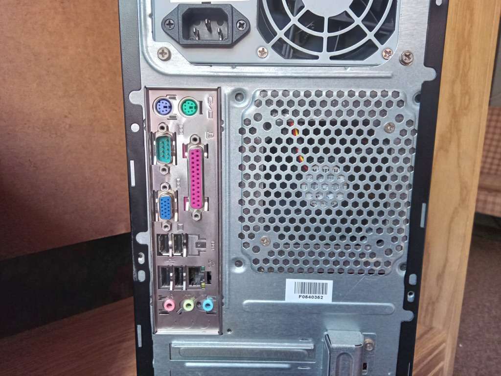 VERY CLEAN DESKTOP COMPUTER- PERFECT WORKING ORDER @ R349