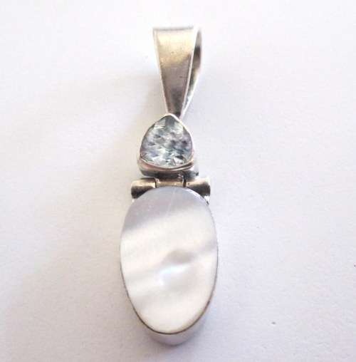 A SOLID SILVER ,925 MOTHER-OF-PEARL PENDANT