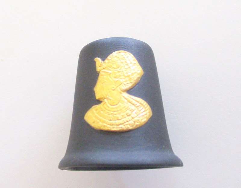 A BLACK AND WHITE WEDGWOOD THIMBLE