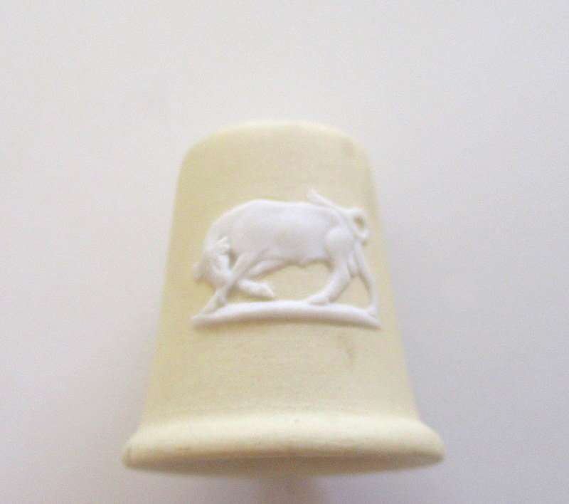 A CREAM AND WHITE WEDGWOOD THIMBLE