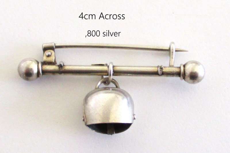 A LOT OF VINTAGE SOLID SILVER JEWELLERY--18,1 gram (,925 ) and 5,1 (,800 ) Silver