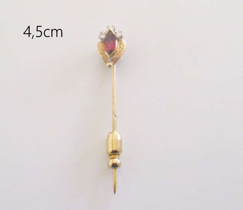 GOLD PLATED PIN BROOCH AND ROLLED GOLD EARRINGS WITH IMITATION PEARLS