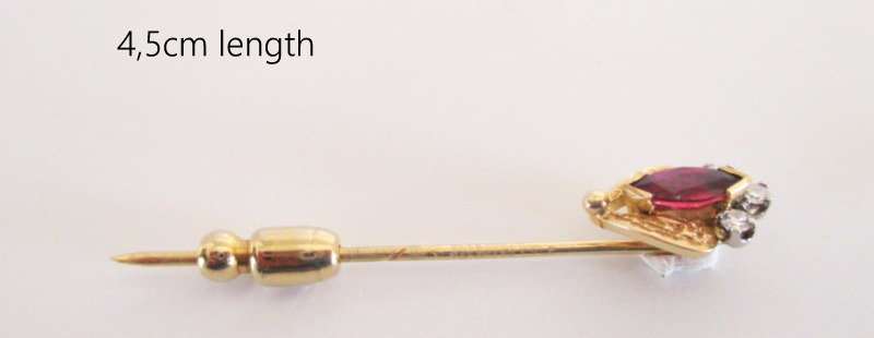 GOLD PLATED PIN BROOCH AND ROLLED GOLD EARRINGS WITH IMITATION PEARLS