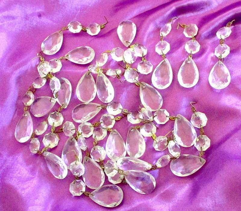 FOR USER BLOEMISTE ONLY 20 CRYSTAL DROPS ?? (OR GLASS) THAT COME FROM A BROKEN LAMP