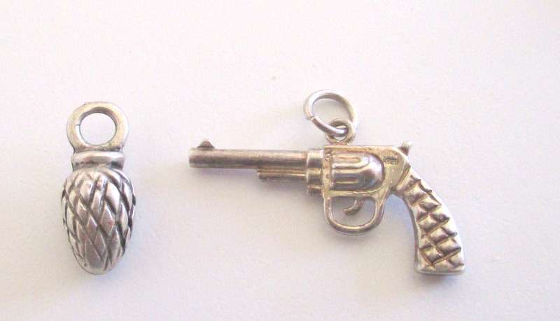 VINTAGE STERLING SILVER CHARMS INCLUDING A LOCKET AND A CLASP---WEIGHT 13,8 Gram