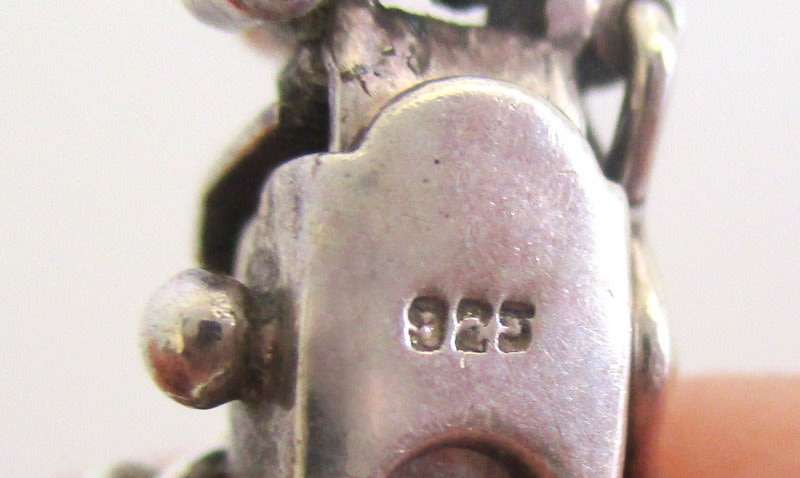 A STUNNING SOLID SILVER GARNET AND MARCASITE BRACELET--Weight 15gram