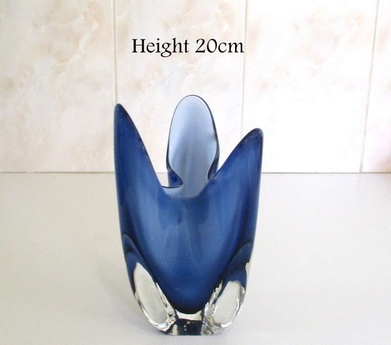 A  BLUE MURANO VASE-----Read