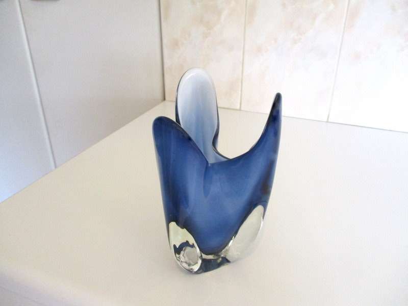 A  BLUE MURANO VASE-----Read
