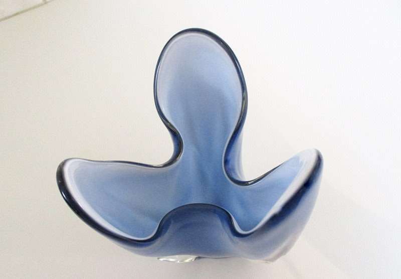 A  BLUE MURANO VASE-----Read