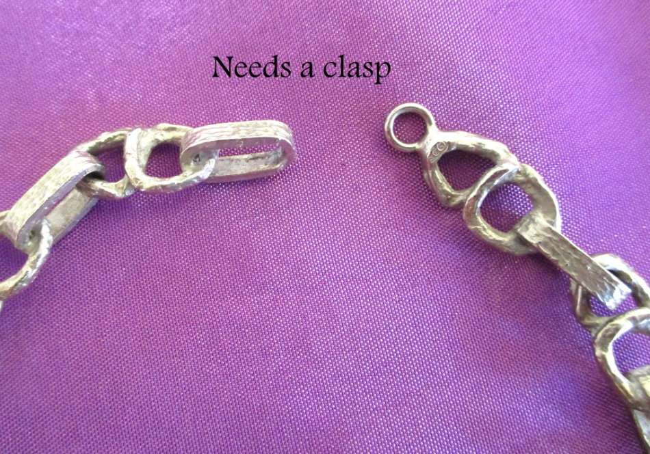 28,5 GRAM SCRAP SILVER JEWELLERY--SOME FINE__NEEDS TLC