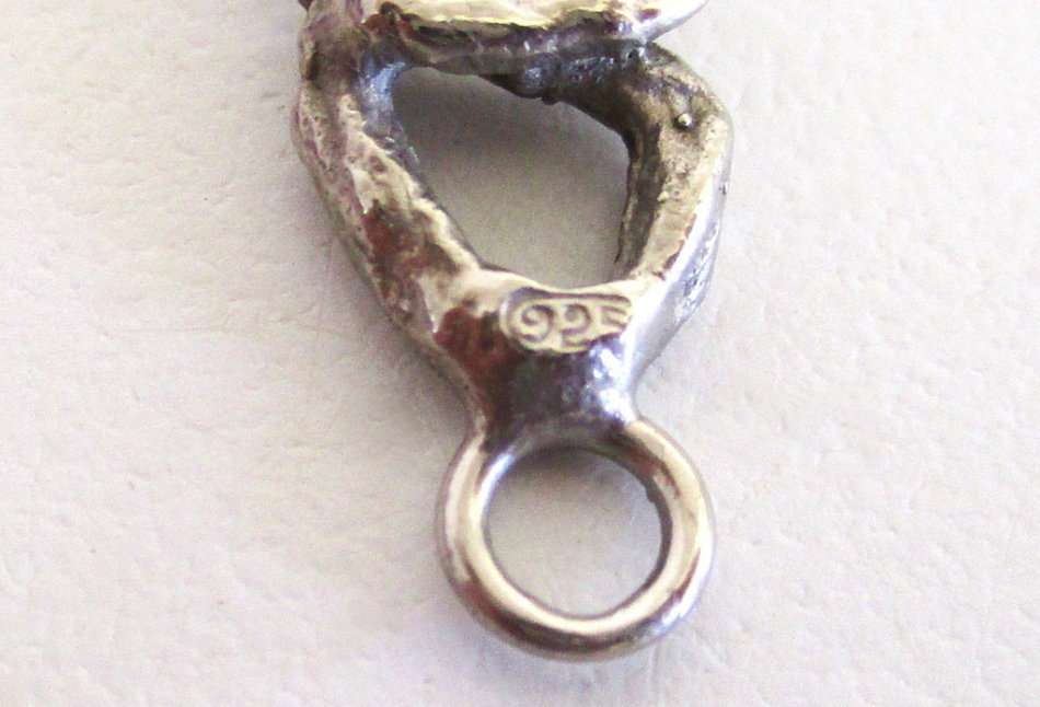 28,5 GRAM SCRAP SILVER JEWELLERY--SOME FINE__NEEDS TLC